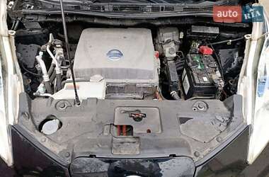 Хэтчбек Nissan Leaf 2012 в Буче
