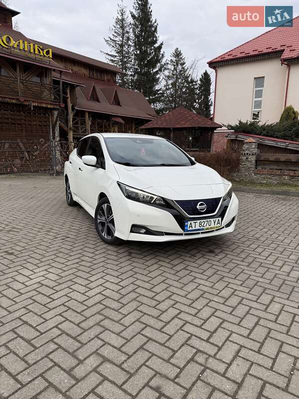 Хетчбек Nissan Leaf 2020 в Долині