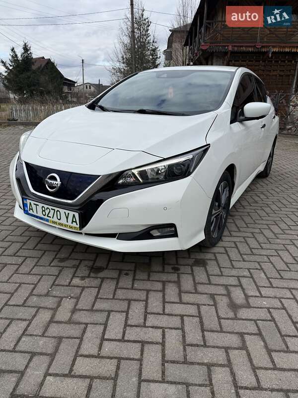 Хетчбек Nissan Leaf 2020 в Долині
