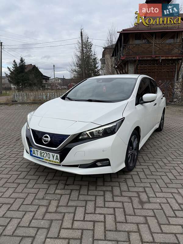 Хетчбек Nissan Leaf 2020 в Долині