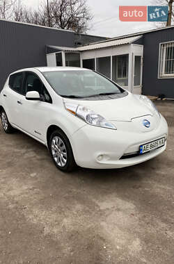 Хэтчбек Nissan Leaf 2015 в Кривом Роге