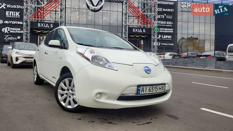 Хэтчбек Nissan Leaf 2015 в Обухове