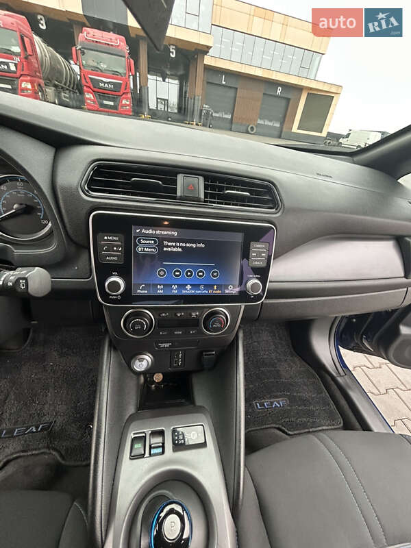 Хетчбек Nissan Leaf 2024 в Одесі