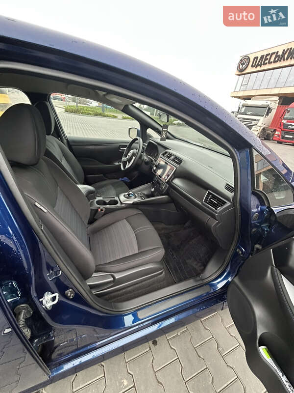 Хетчбек Nissan Leaf 2024 в Одесі