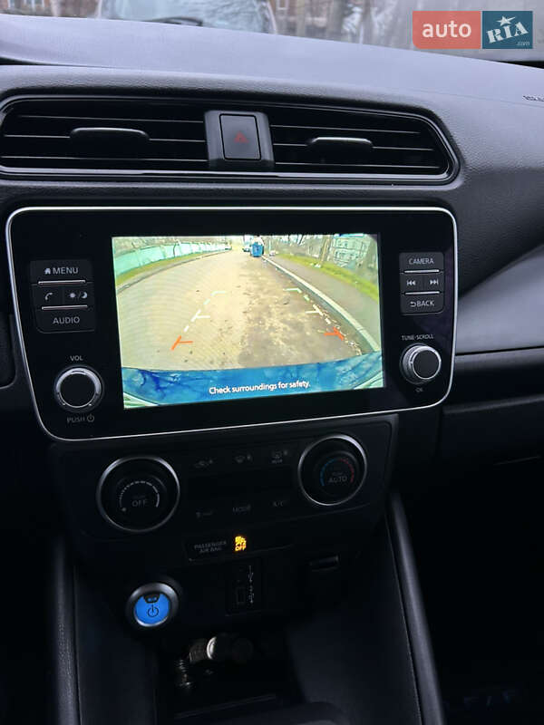 Хетчбек Nissan Leaf 2024 в Одесі