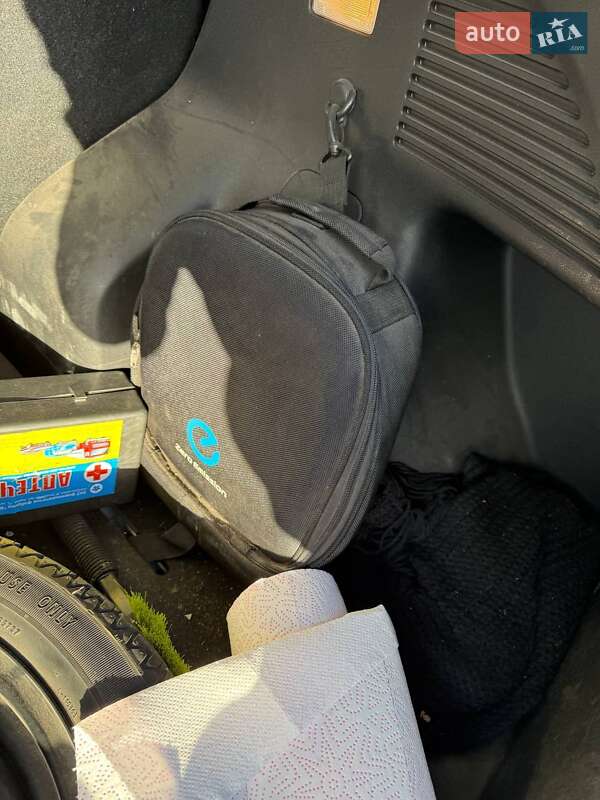 Хэтчбек Nissan Leaf 2014 в Днепре