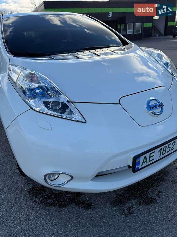 Хэтчбек Nissan Leaf 2014 в Днепре