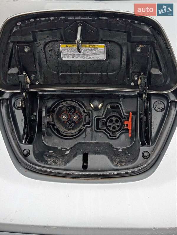 Хетчбек Nissan Leaf 2014 в Рівному