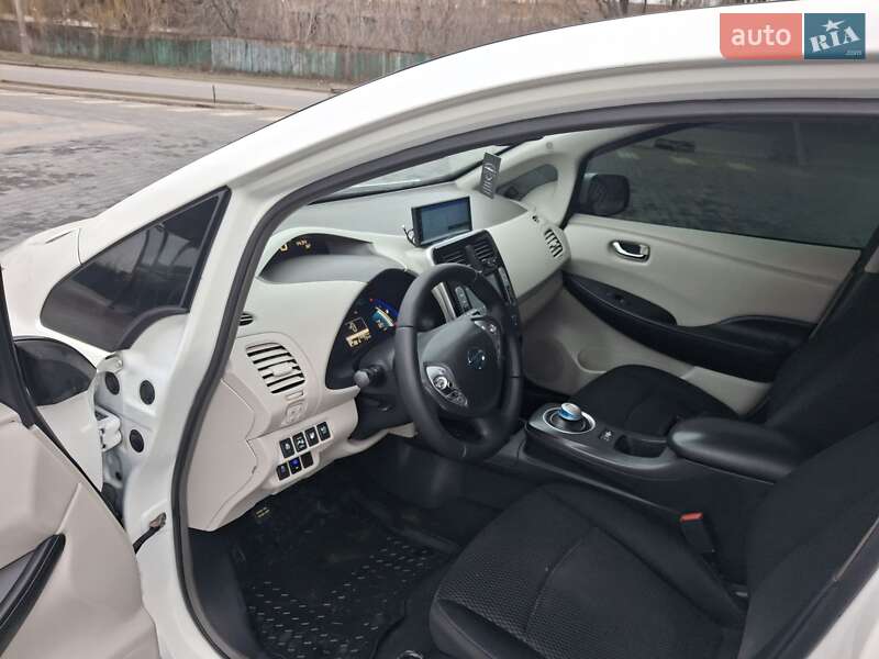 Хэтчбек Nissan Leaf 2013 в Каменец-Подольском