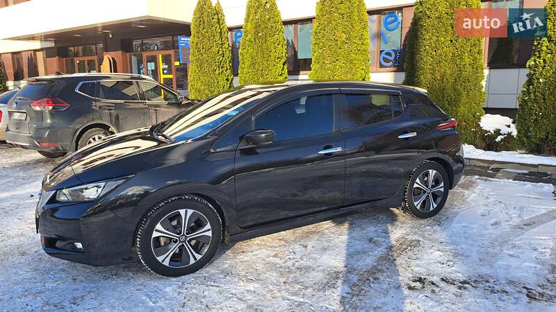 Хетчбек Nissan Leaf 2018 в Дніпрі