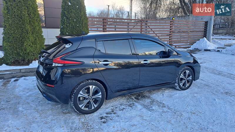 Хетчбек Nissan Leaf 2018 в Дніпрі