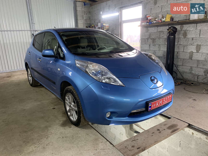 Хэтчбек Nissan Leaf 2011 в Львове