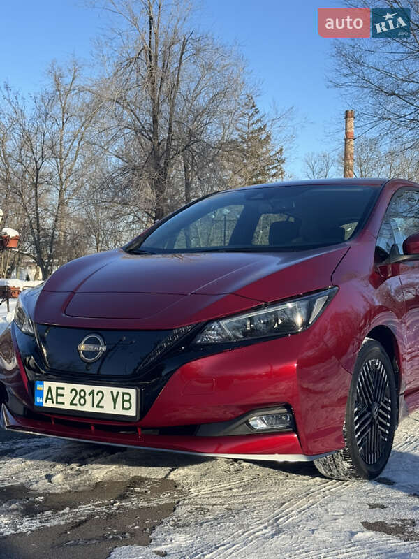 Хетчбек Nissan Leaf 2024 в Дніпрі