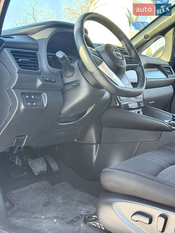 Хетчбек Nissan Leaf 2024 в Дніпрі