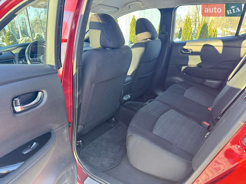 Хетчбек Nissan Leaf 2024 в Дніпрі