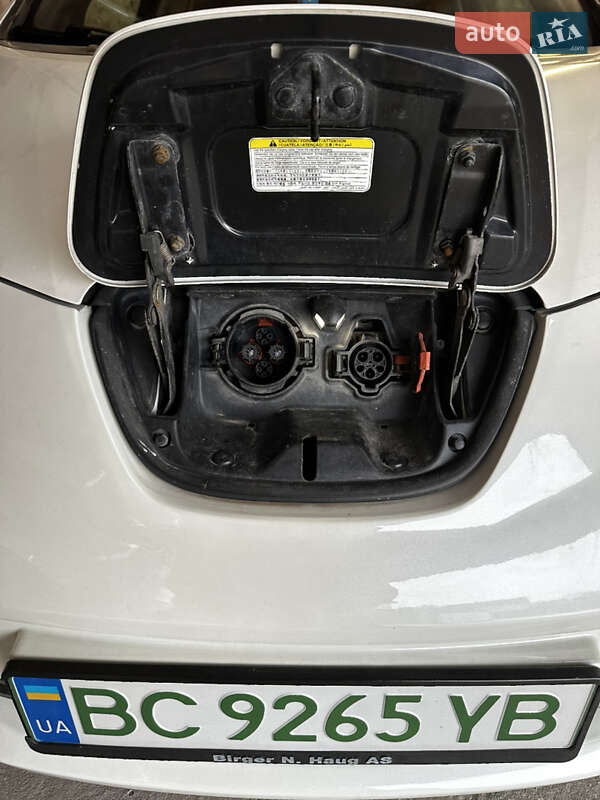 Хэтчбек Nissan Leaf 2014 в Трускавце