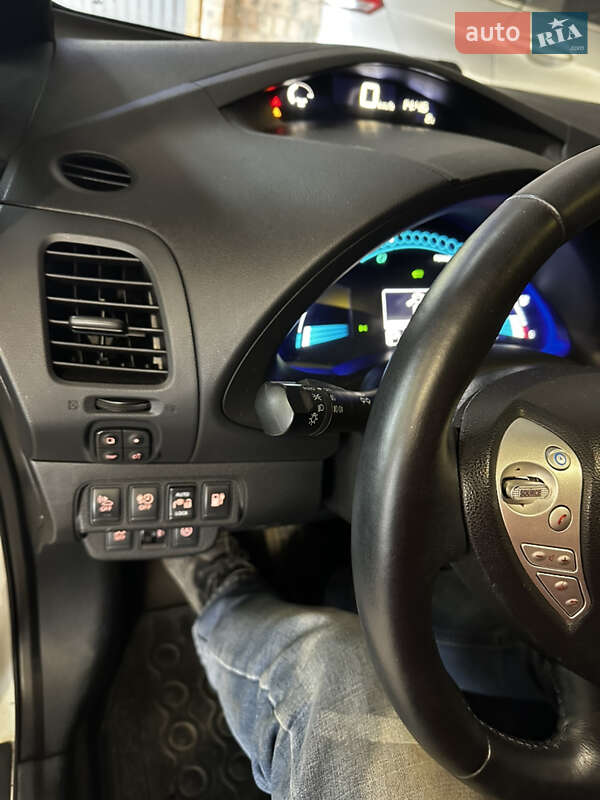 Хэтчбек Nissan Leaf 2014 в Трускавце