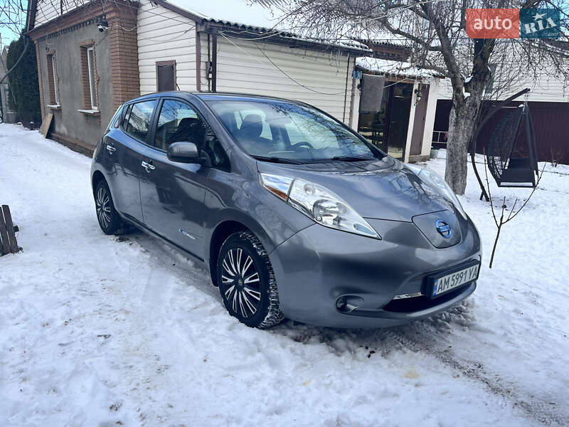 Хетчбек Nissan Leaf 2015 в Житомирі