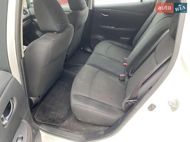 Хетчбек Nissan Leaf 2015 в Чернівцях