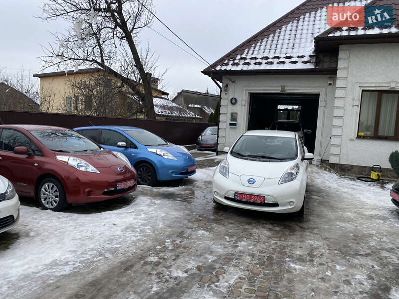 Хетчбек Nissan Leaf 2015 в Чернівцях
