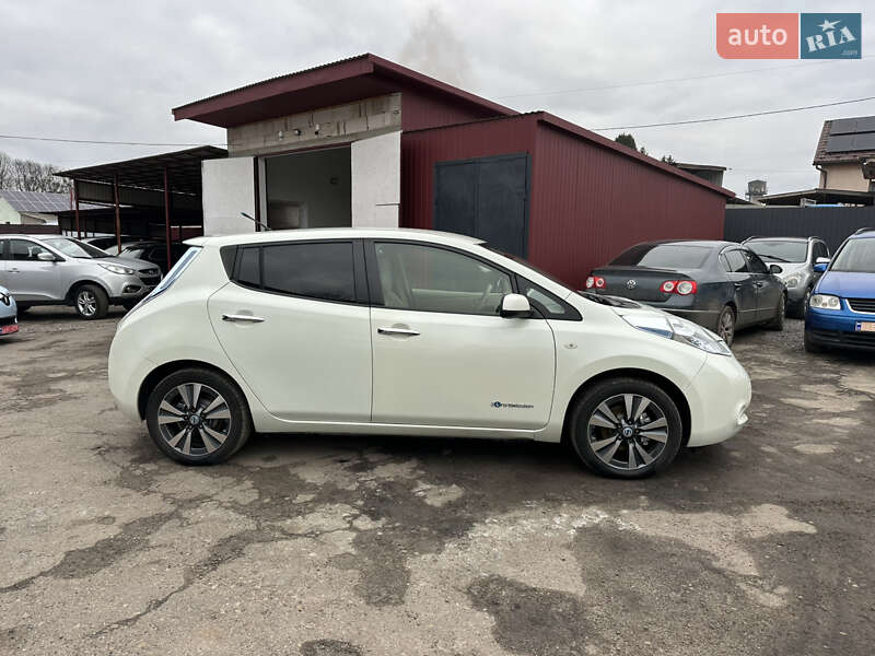 Хэтчбек Nissan Leaf 2012 в Сокале