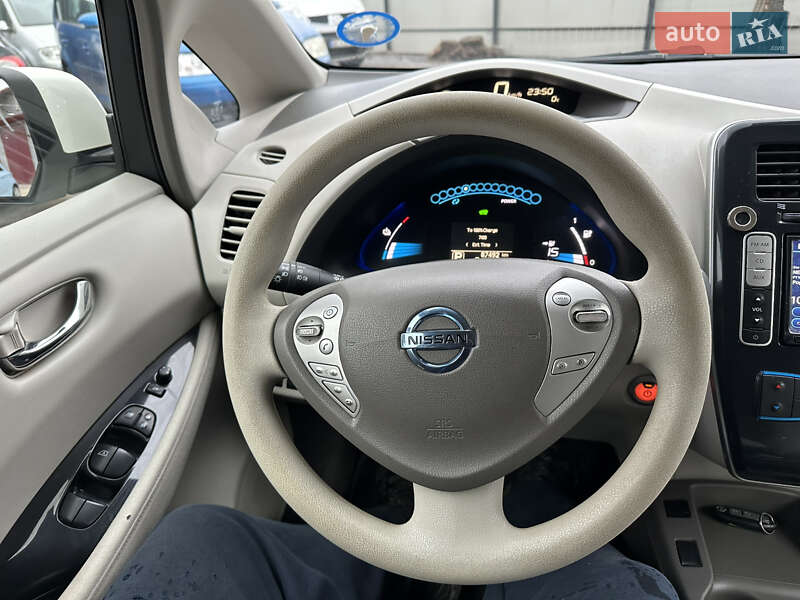 Хэтчбек Nissan Leaf 2012 в Сокале