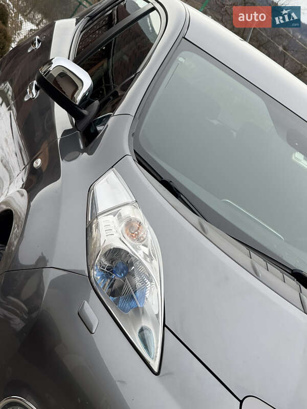 Хэтчбек Nissan Leaf 2013 в Дрогобыче