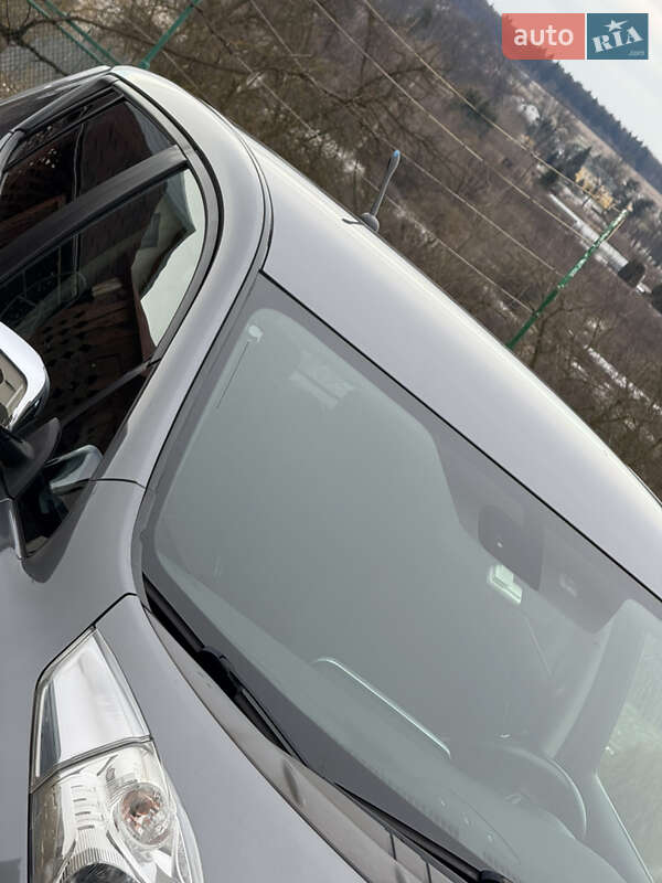 Хэтчбек Nissan Leaf 2013 в Дрогобыче