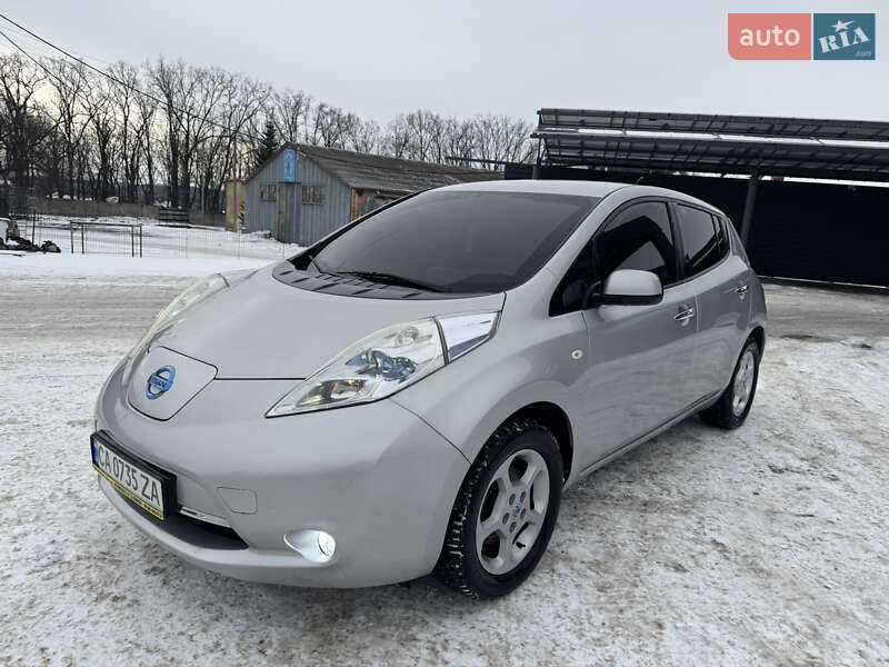 Хэтчбек Nissan Leaf 2011 в Умани
