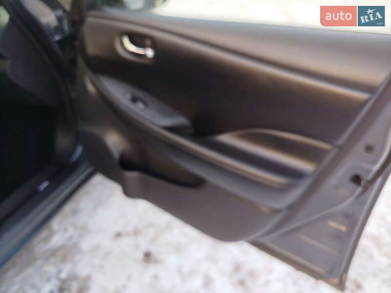 Хэтчбек Nissan Leaf 2013 в Житомире