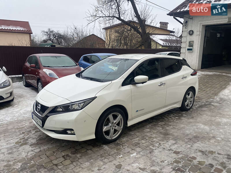 Хетчбек Nissan Leaf 2018 в Чернівцях