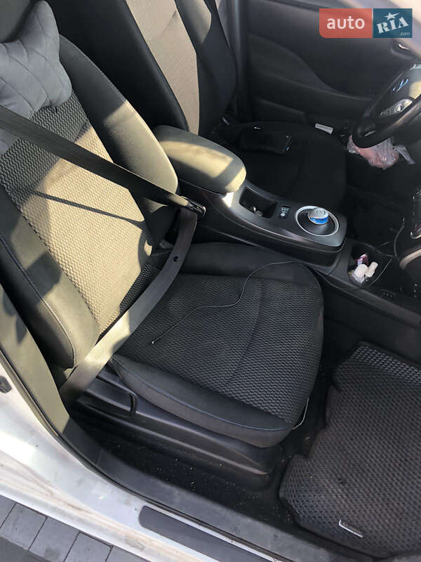 Хэтчбек Nissan Leaf 2014 в Виннице