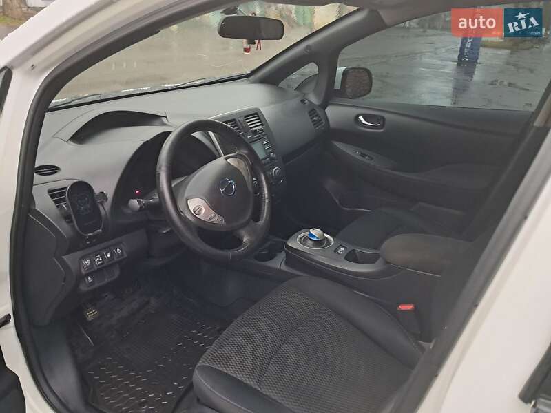 Хэтчбек Nissan Leaf 2013 в Николаеве