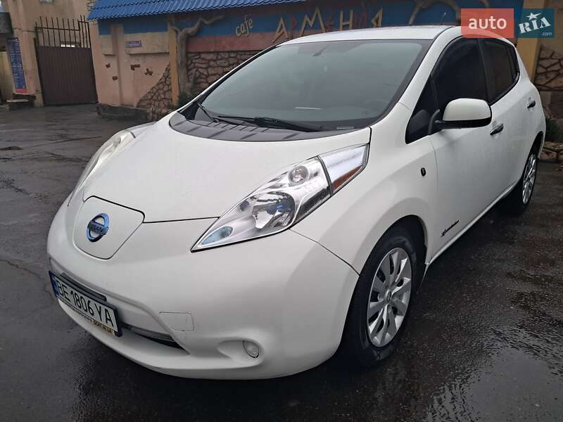 Хэтчбек Nissan Leaf 2013 в Николаеве
