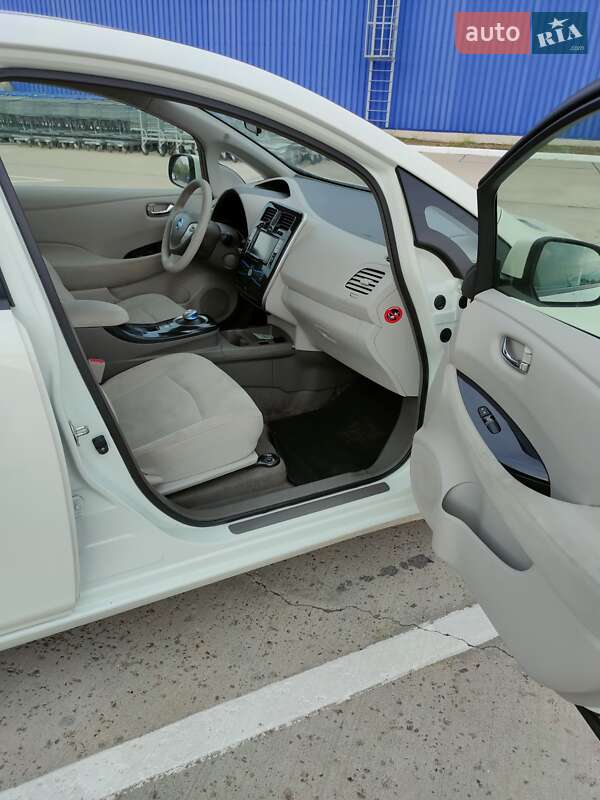 Хэтчбек Nissan Leaf 2012 в Одессе