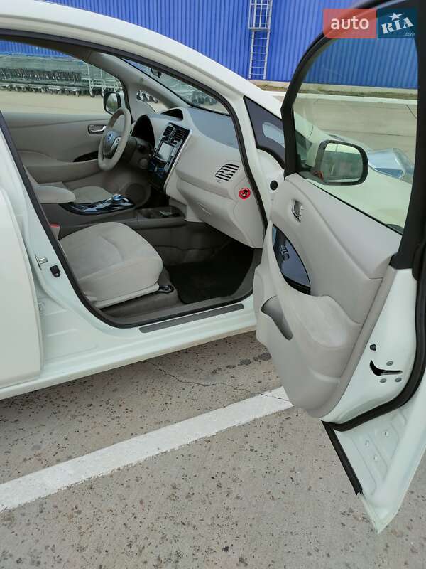 Хэтчбек Nissan Leaf 2012 в Одессе
