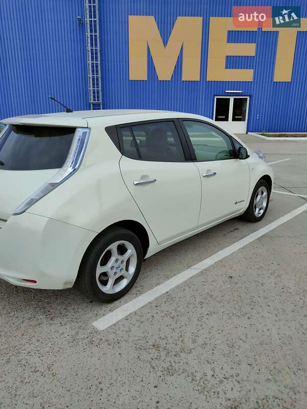 Хэтчбек Nissan Leaf 2012 в Одессе