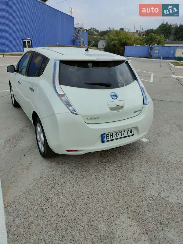 Хэтчбек Nissan Leaf 2012 в Одессе
