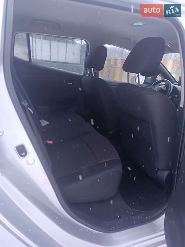 Хетчбек Nissan Leaf 2013 в Вінниці фото 7 Хетчбек Nissan Leaf 2013 в Вінниці