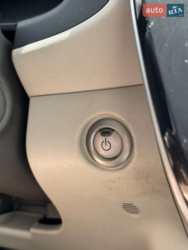 Хэтчбек Nissan Leaf 2012 в Львове