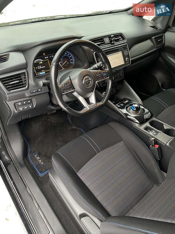 Хэтчбек Nissan Leaf 2017 в Тальном