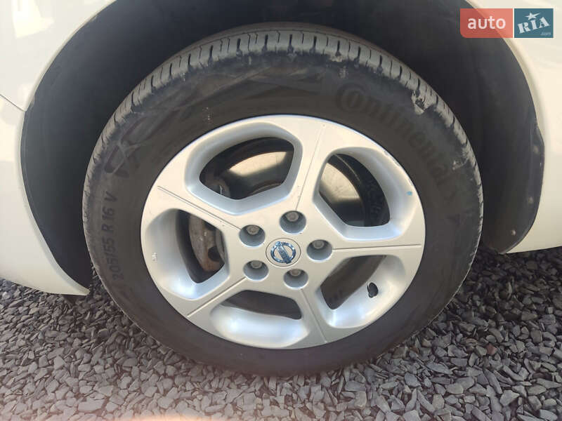 Хэтчбек Nissan Leaf 2012 в Владимире