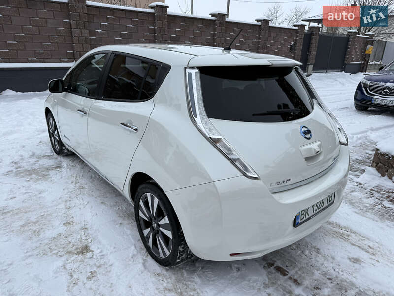Хэтчбек Nissan Leaf 2014 в Ровно