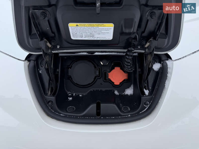 Хэтчбек Nissan Leaf 2014 в Ровно