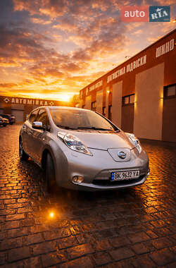 Хетчбек Nissan Leaf 2014 в Рівному