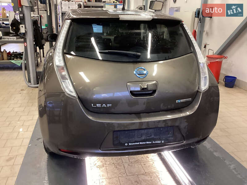 Хэтчбек Nissan Leaf 2016 в Умани