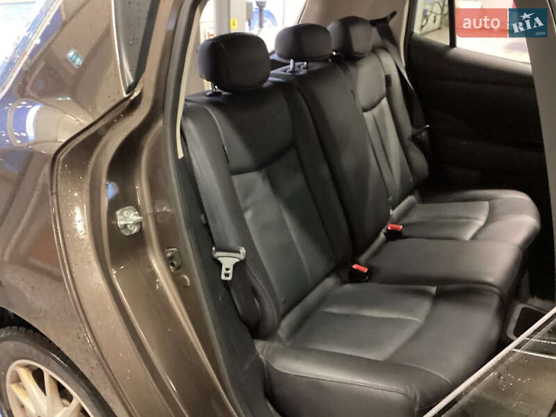 Хэтчбек Nissan Leaf 2016 в Умани