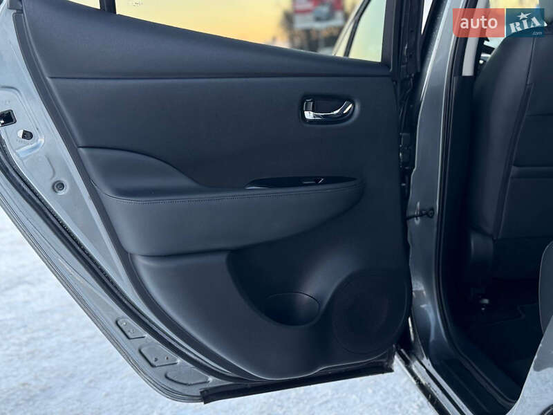 Хэтчбек Nissan Leaf 2017 в Львове