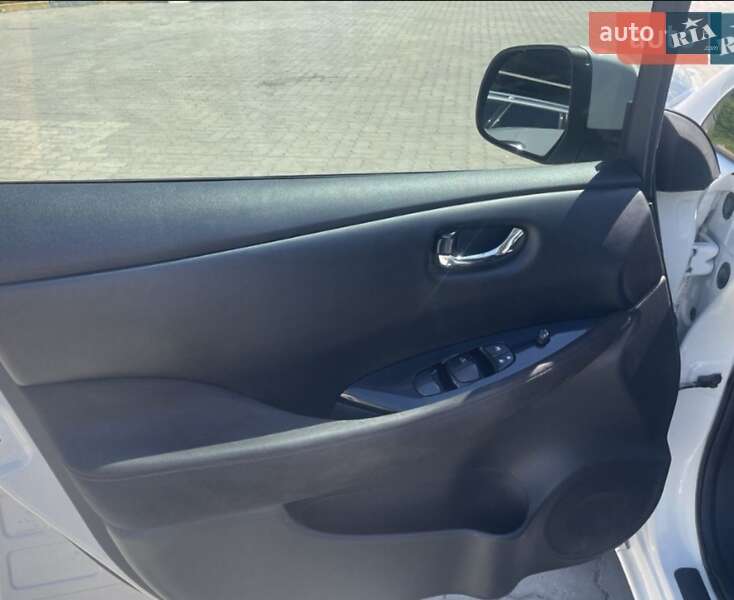 Хэтчбек Nissan Leaf 2013 в Одессе