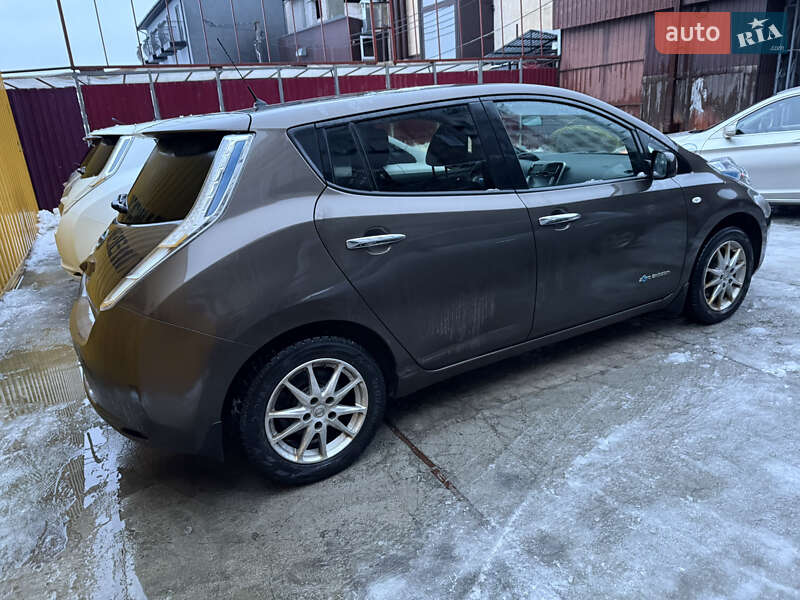 Хэтчбек Nissan Leaf 2016 в Умани